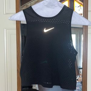 Nike Aeroswift Crop